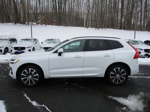 Certified 2022 Volvo XC60 B5 Momentum w/ Climate Package image 8