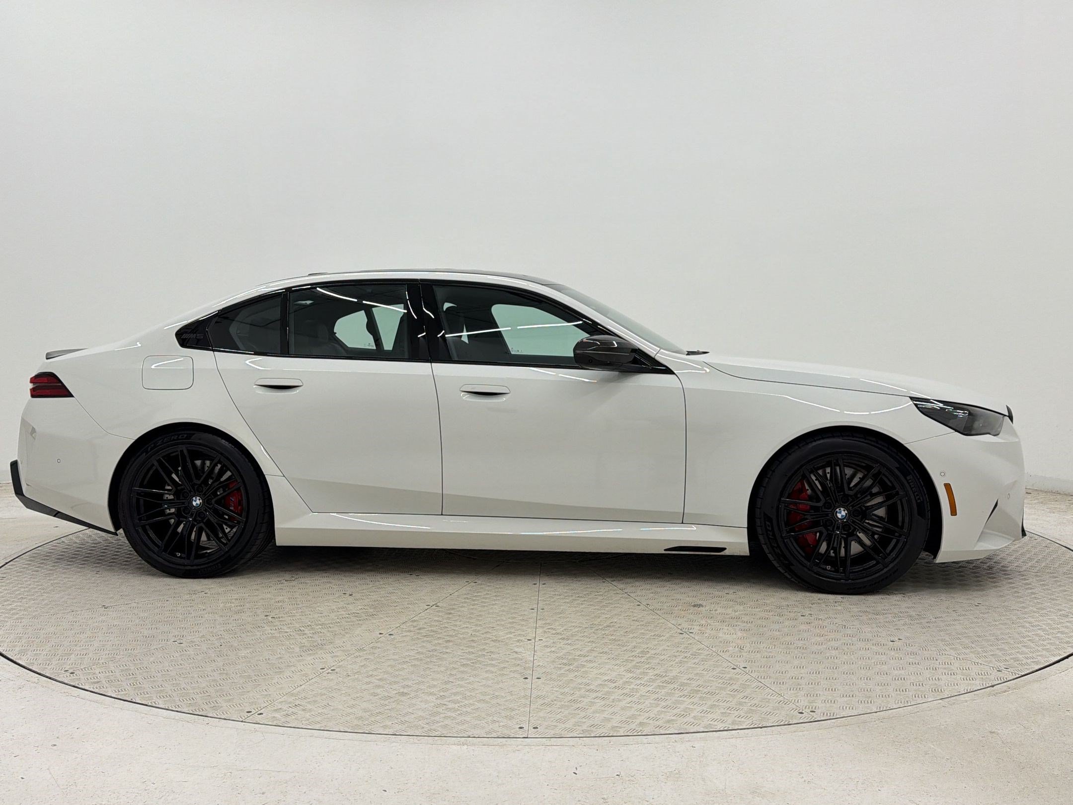 Used 2025 BMW M5 w/ Carbon Package AWD/4WD image 8
