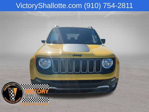 Used 2023 Jeep Renegade Latitude AWD/4WD image 3