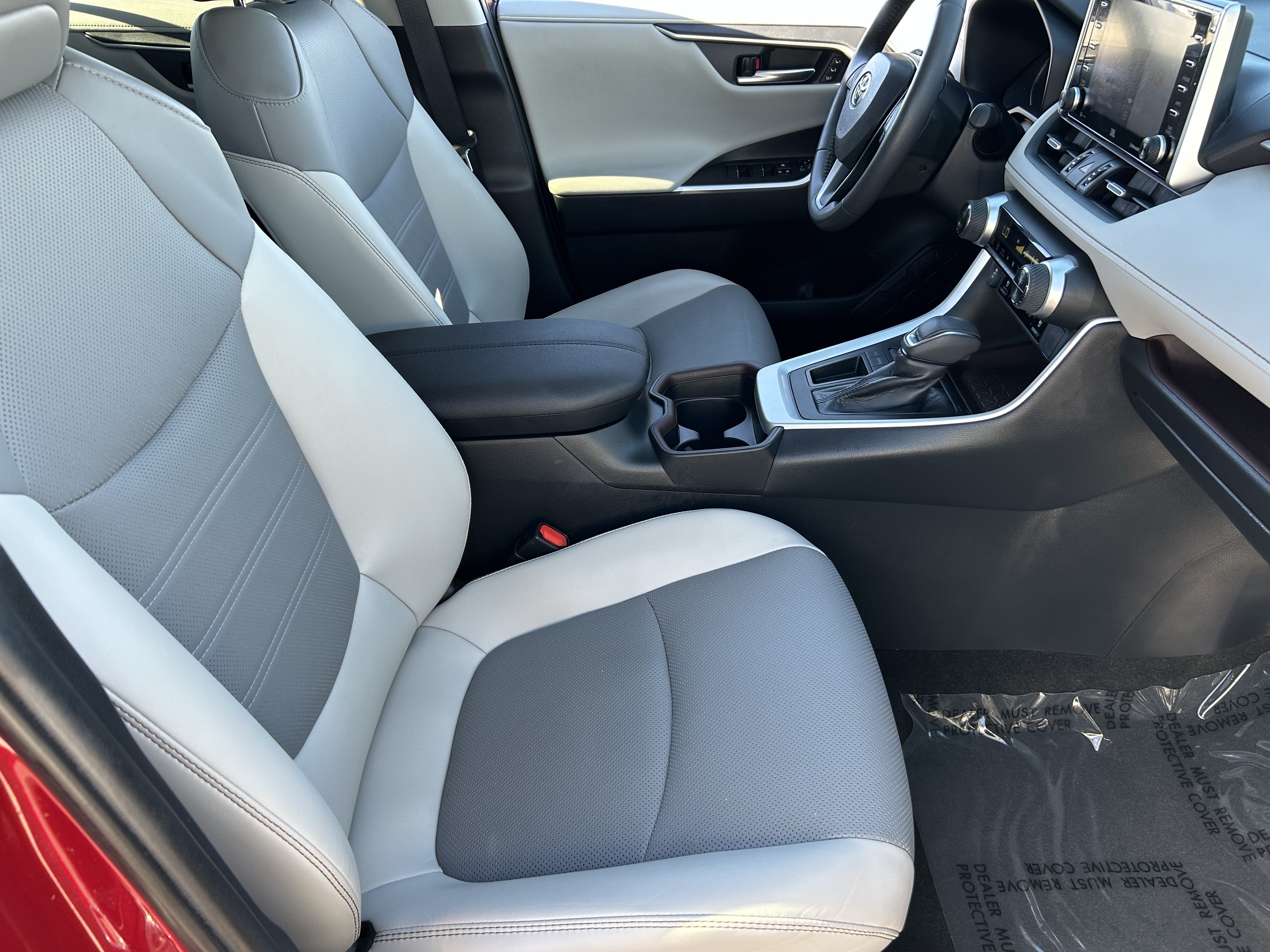 Used 2019 Toyota RAV4 Limited w/ Cold Weather Package FWD image 10