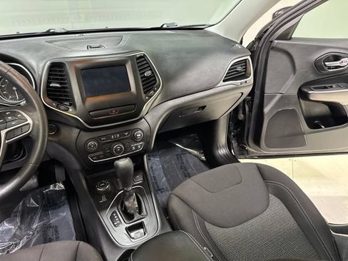 Used 2019 Jeep Cherokee Latitude w/ Popular Appearance Group AWD/4WD image 21