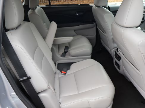 Used 2022 Honda Pilot Touring image 38