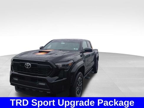 Used 2025 Toyota Tacoma TRD Sport w/ TRD Sport Upgrade Package AWD/4WD image 3