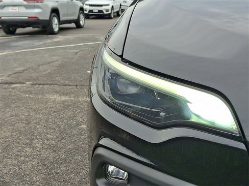 Used 2022 Jeep Cherokee Trailhawk w/ Sun, Sound & Nav Group image 9