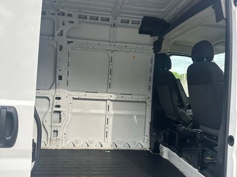 Used 2025 RAM ProMaster 2500 w/ Convenience Group FWD image 25