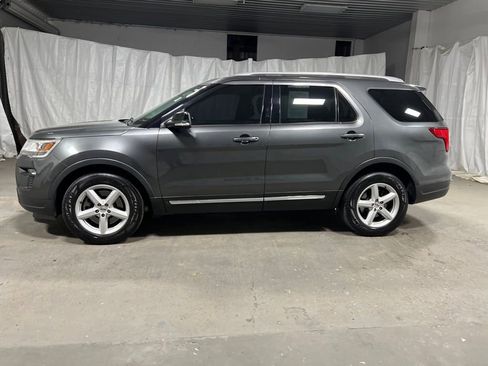 Used 2018 Ford Explorer XLT w/ Equipment Group 202A image 4