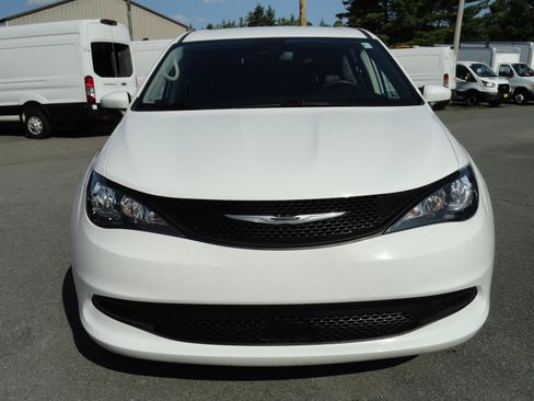 Used 2023 Chrysler Voyager LX FWD image 10