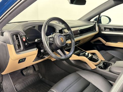 Certified 2024 Porsche Cayenne Coupe image 4