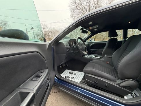 Used 2014 Dodge Challenger SXT RWD image 19
