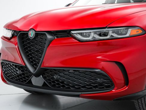 New 2025 Alfa Romeo Tonale w/ Premium Package AWD/4WD image 9