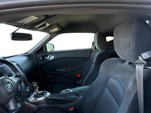 Used 2017 Nissan 370Z Coupe RWD image 8