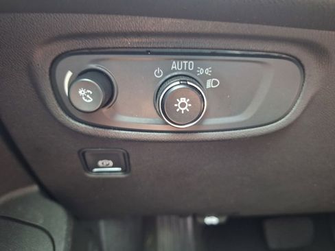 Used 2024 GMC Terrain SLE FWD image 12