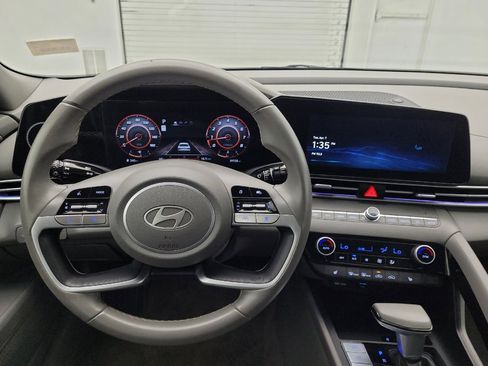 Used 2025 Hyundai Elantra SEL image 22