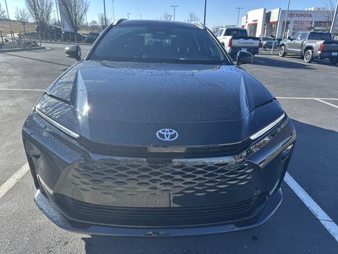 New 2025 Toyota Crown Signia image 5