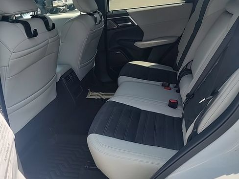 Used 2025 Mitsubishi Outlander SE AWD/4WD image 9