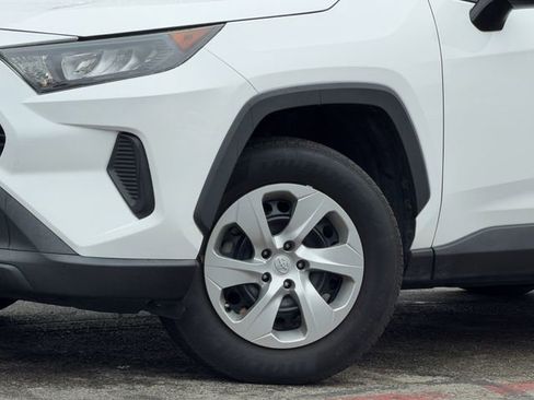 Used 2019 Toyota RAV4 LE image 8