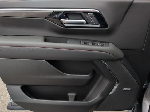 New 2026 Chevrolet Suburban RST image 17