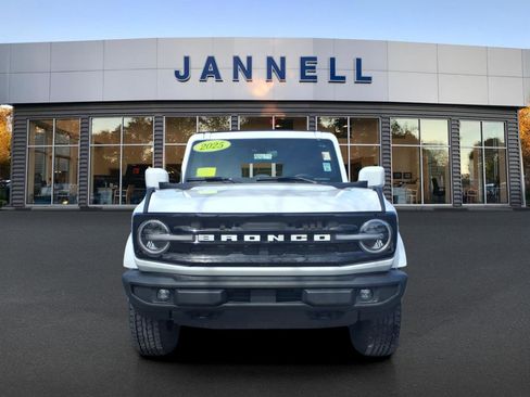 Used 2025 Ford Bronco Outer Banks image 2
