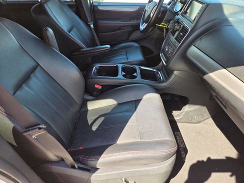 Used 2018 Dodge Grand Caravan GT image 14