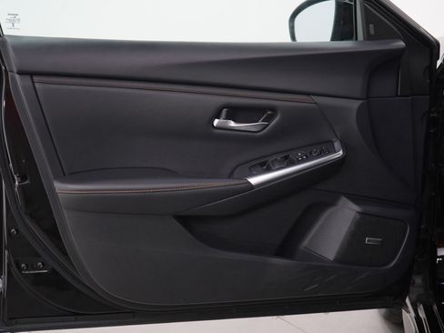 Used 2023 Nissan Sentra SR w/ SR Premium Package image 19