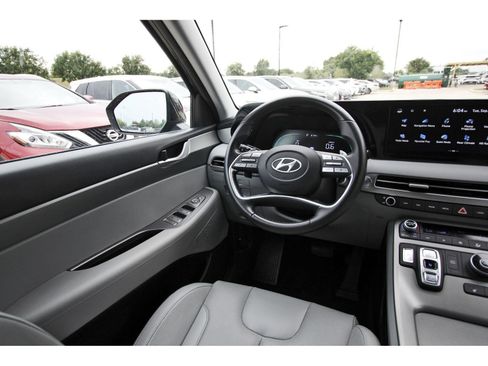 Certified 2025 Hyundai Palisade SEL FWD image 10