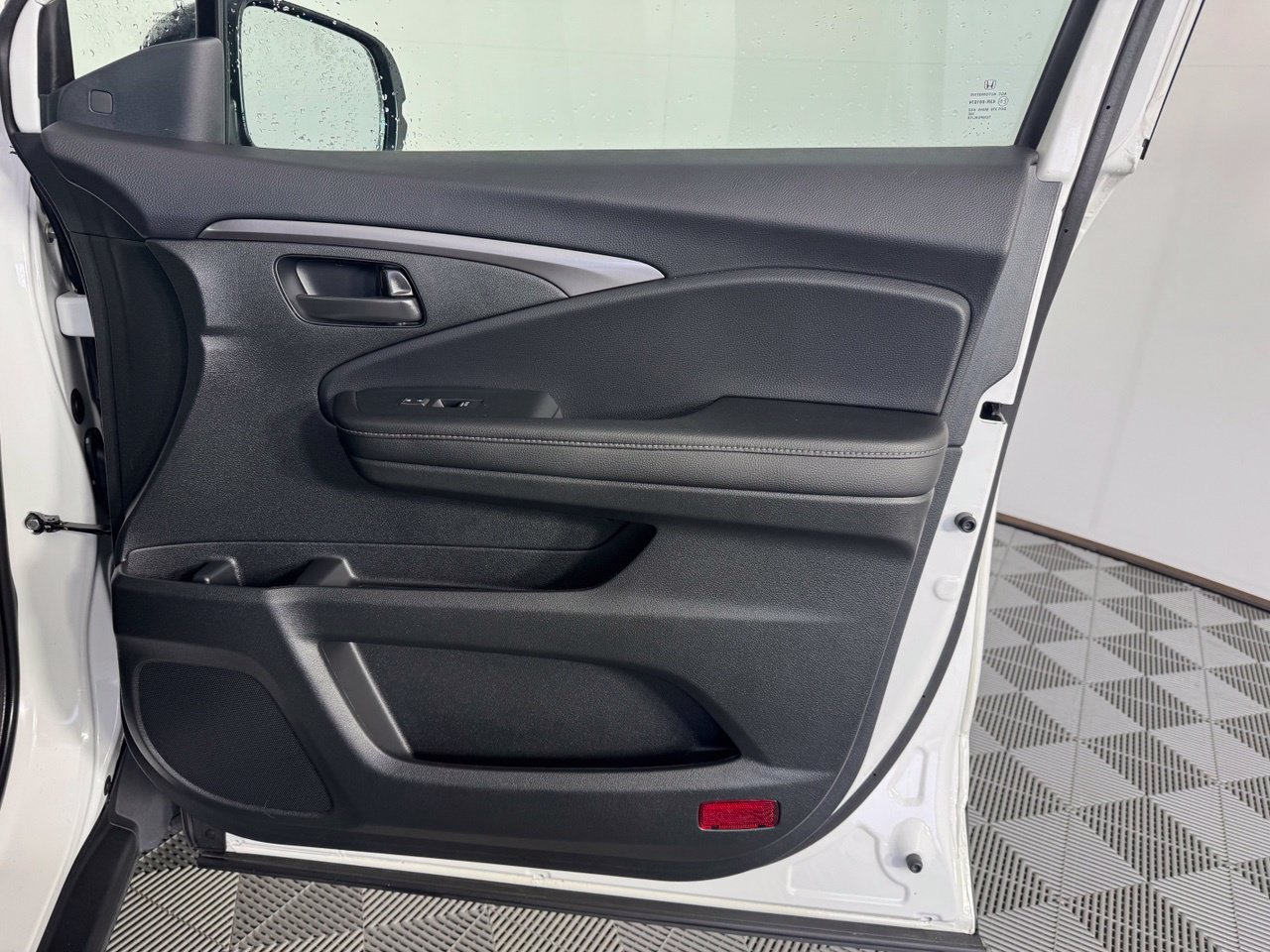 Used 2023 Honda Passport EX-L image 32