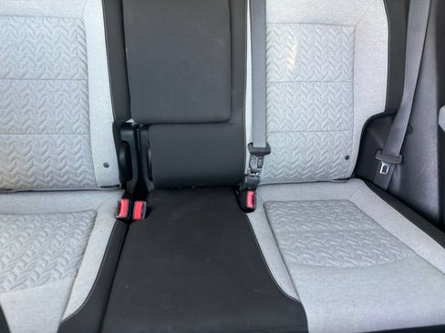 Used 2023 Chevrolet Equinox LT w/ LPO, Floor Liner Package FWD image 19