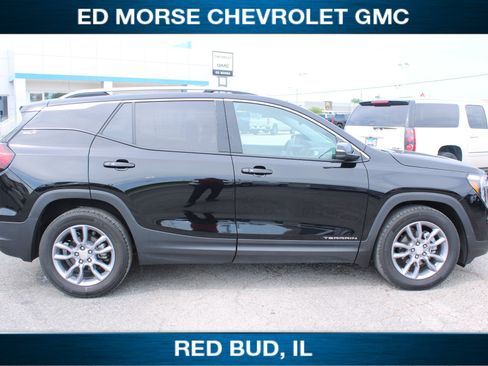 Used 2022 GMC Terrain SLT w/ Infotainment Package II FWD image 2