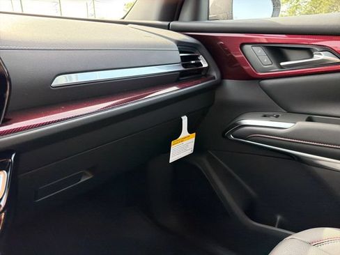 New 2026 Chevrolet Traverse Z71 w/ Driver Confidence Package AWD/4WD image 28
