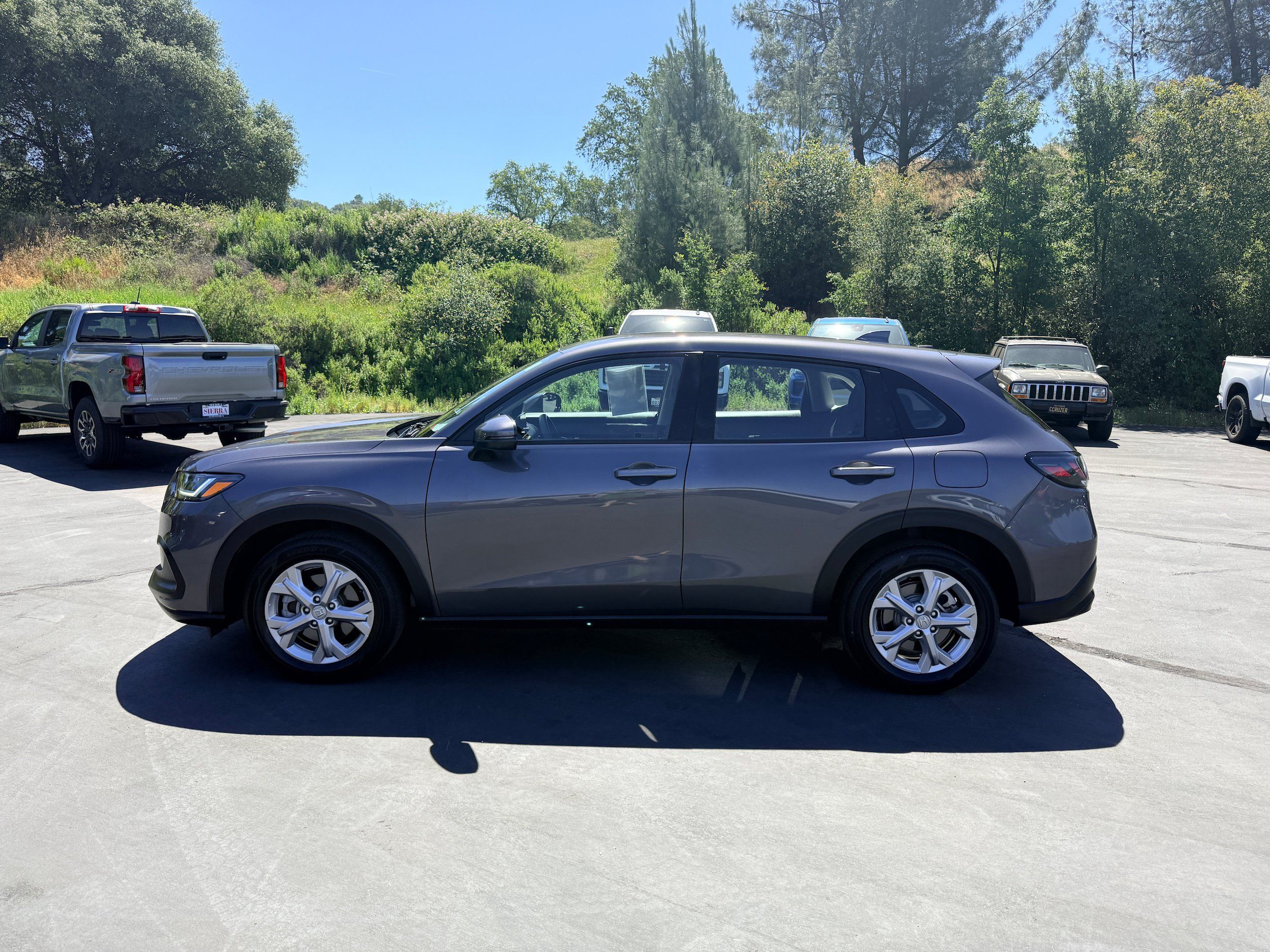 Used 2025 Honda HR-V LX image 1