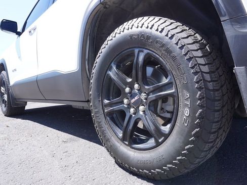 Used 2022 GMC Acadia AT4 w/ Technology Package image 6