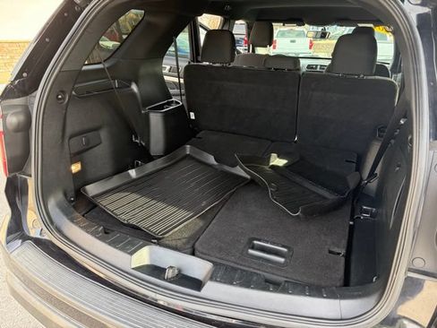 Used 2019 Ford Explorer XLT w/ Equipment Group 201A AWD/4WD image 31