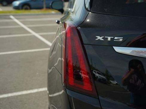 Used 2022 Cadillac XT5 Premium Luxury w/ LPO, Floor Liner Package AWD/4WD image 40