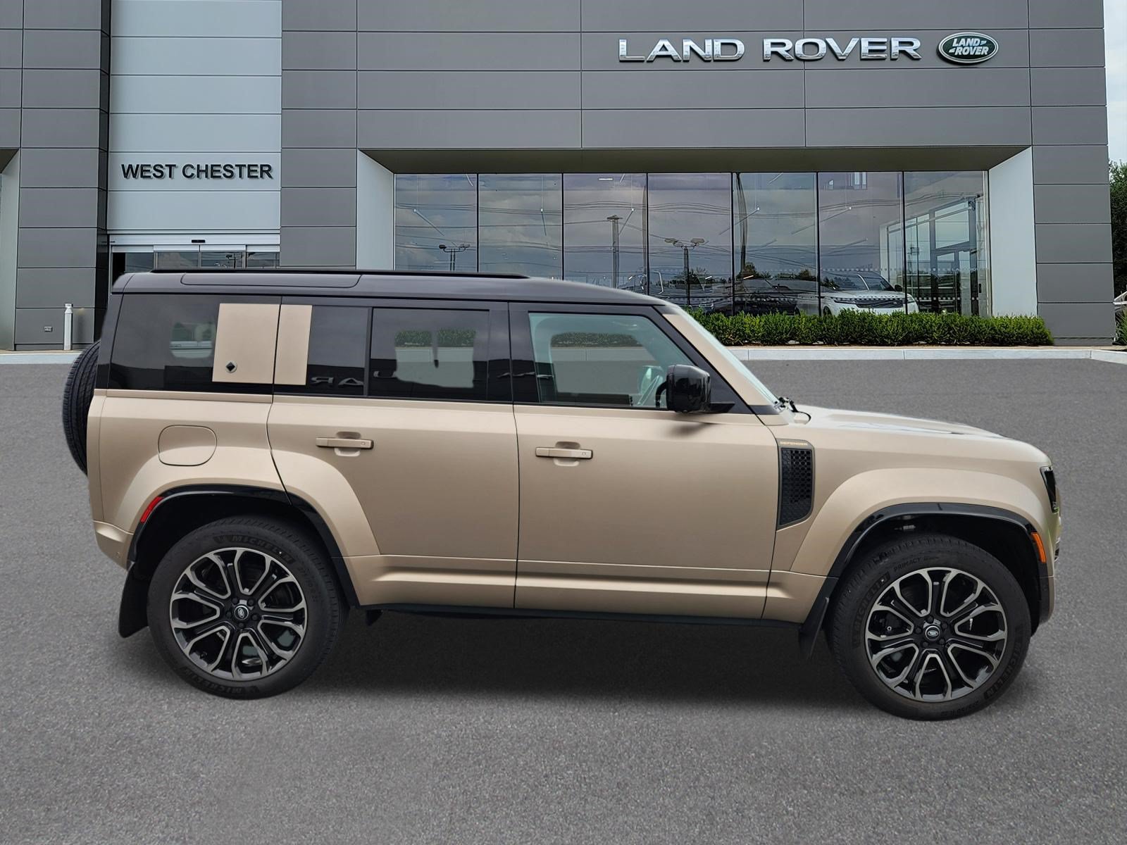 Certified 2025 Land Rover Defender 110 AWD/4WD image 6