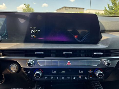 Used 2025 Kia Telluride AWD image 26