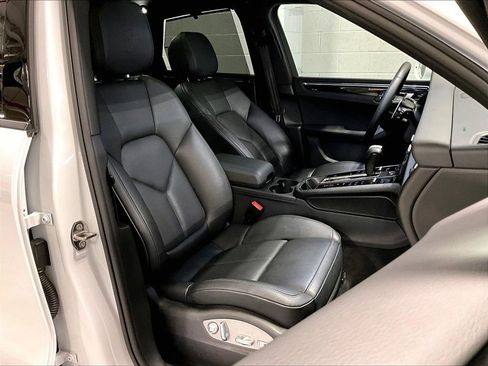Used 2025 Porsche Macan image 12