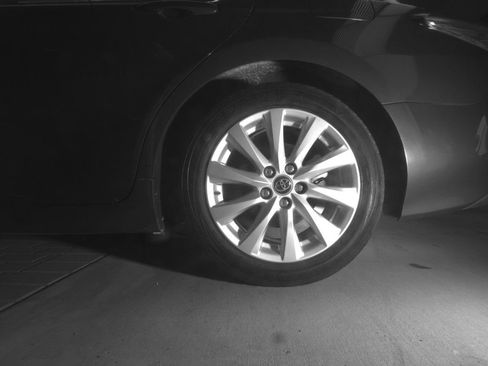 Used 2018 Toyota Camry LE image 39