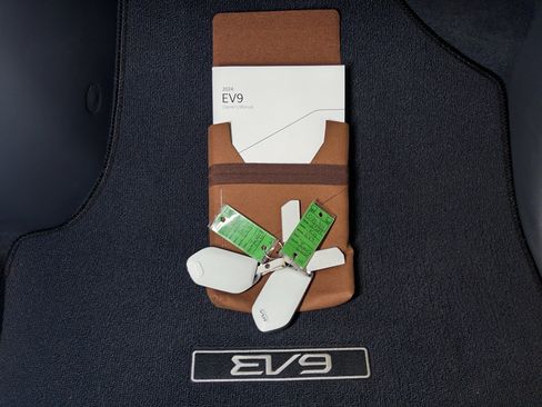 Used 2024 Kia EV9 GT-Line AWD/4WD image 24