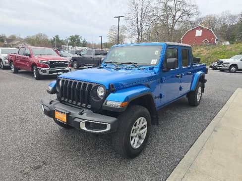Used 2023 Jeep Gladiator Sport AWD/4WD image 3