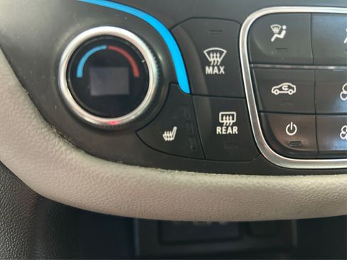 Used 2025 Chevrolet Equinox LT image 33