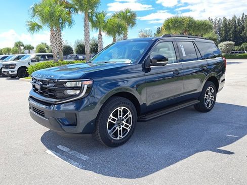 New 2025 Ford Expedition Active image 4