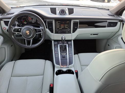 Certified 2016 Porsche Macan S image 17