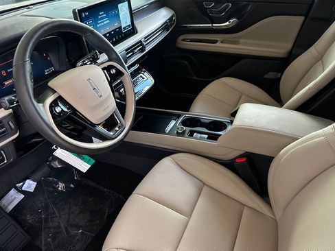 New 2025 Lincoln Corsair Grand Touring image 9