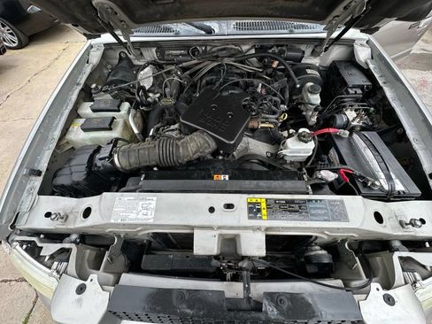 Used 2005 Ford Explorer Sport Trac XLS RWD image 19