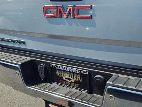 Used 2016 GMC Sierra 2500 SLE w/ SLE Preferred Package AWD/4WD image 14