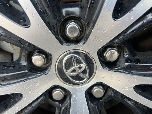 Used 2019 Toyota Camry SE FWD image 28