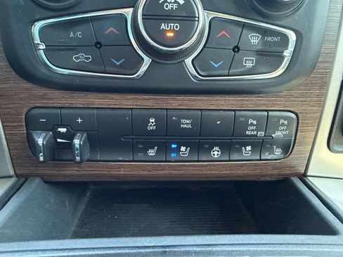 Used 2017 RAM 1500 Laramie w/ Convenience Group AWD/4WD image 33