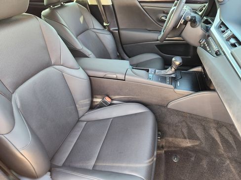 Used 2020 Lexus ES 300h w/ Premium Package image 15