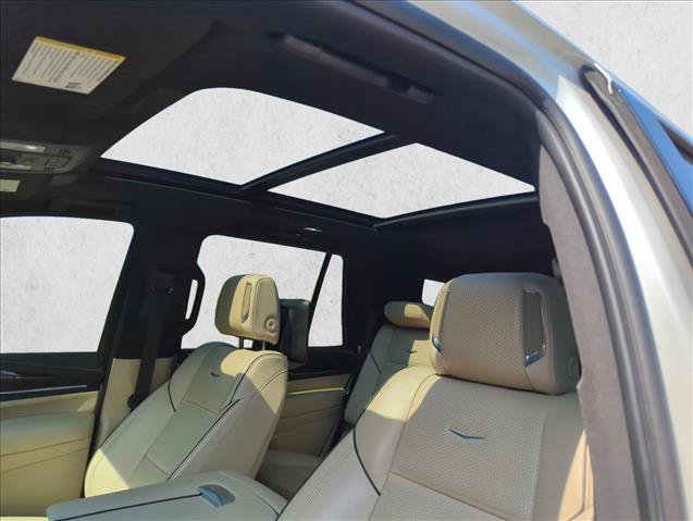 Used 2023 Cadillac Escalade Premium Luxury AWD/4WD image 24