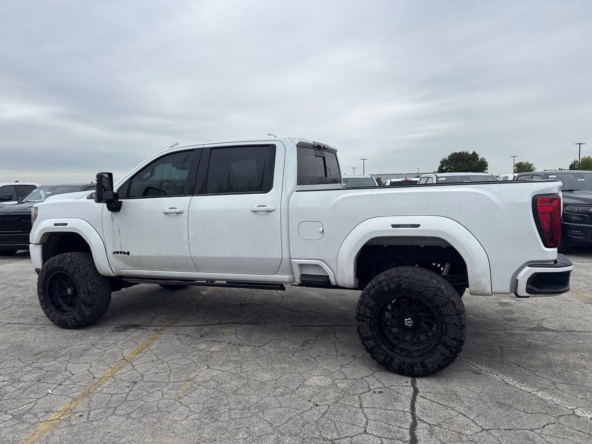Used 2022 GMC Sierra 2500 AT4 w/ AT4 Premium Plus Package AWD/4WD image 8